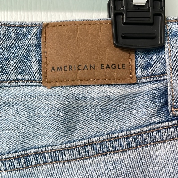 American Eagle Mom Jean High Rise Light Wash Denim Fringe Shorts Size 4 - Picture 3 of 7
